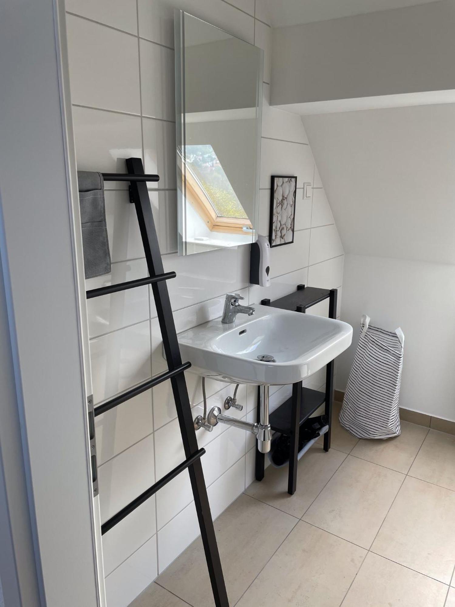 Discovair Eisenach - Dachstudio Emma - Schwimmbad-Nah Mit Netflix Exterior photo