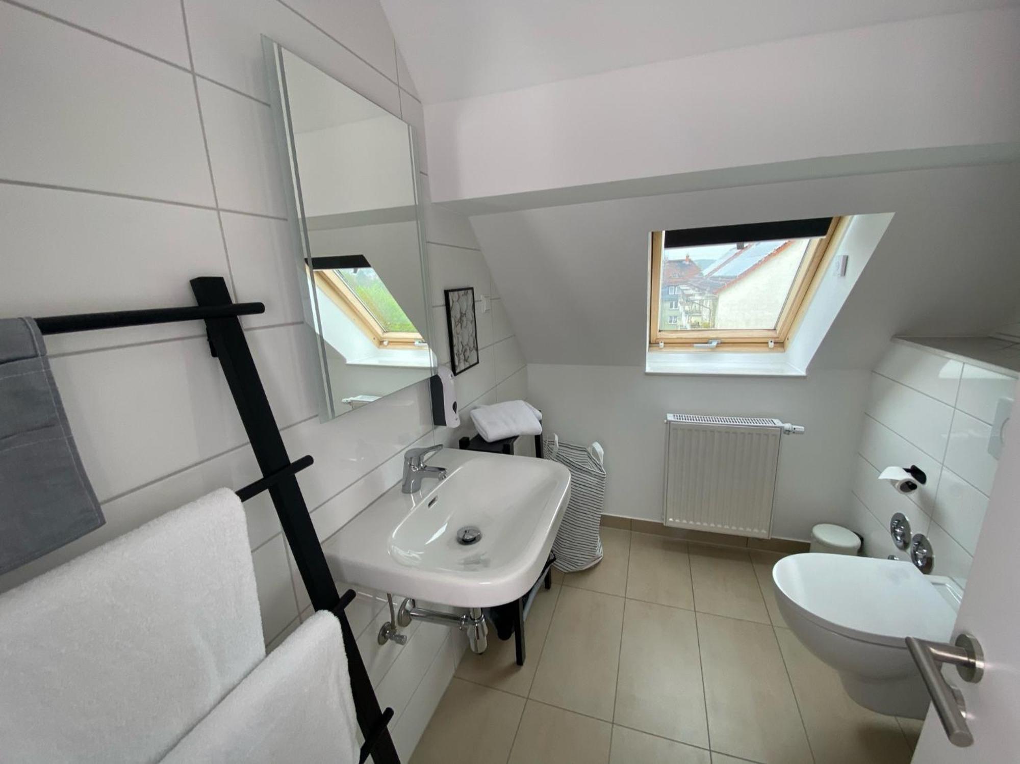 Discovair Eisenach - Dachstudio Emma - Schwimmbad-Nah Mit Netflix Exterior photo