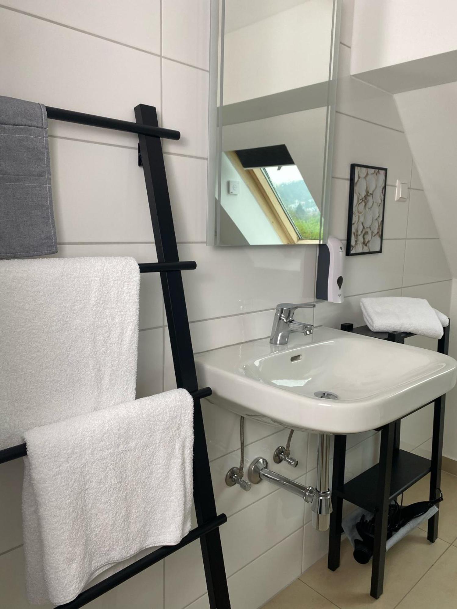 Discovair Eisenach - Dachstudio Emma - Schwimmbad-Nah Mit Netflix Exterior photo